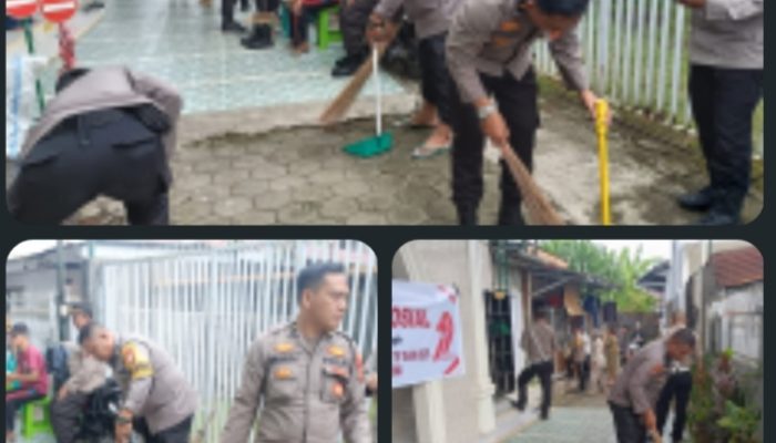 Jelang Hari Bhayangkara ke-79, Personel Polsek Somba Opu Laksanakan Bakti Sosial Bersih-Bersih Masjid
