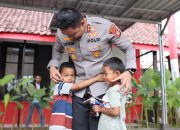 Viral Karena Memungut Sisa Makanan, Dua Bocah ini Dapat Kejutan Spesial Dari Kapolres Gowa