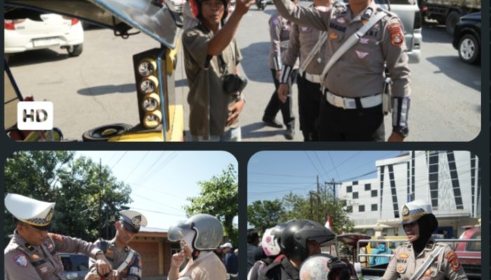 Sambut HUT ke-80 RI, Satlantas Polres Gowa Bagikan Bendera Merah Putih dan Bunga kepada Pengendara