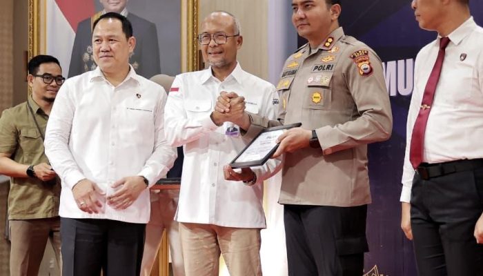 Polres Gowa Diganjar Piagam Penghargaan atas Prestasi Ungkap Kejahatan Pemalsuan Uang