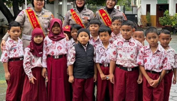 Lewat Program PSM, Polwan Polres Gowa Ajak Anak Sekolah Lebih Waspada Terhadap Orang Asing