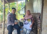 Jelang Akhir Tahun Bhabinkamtibmas Berbagi Kebahagiaan Kepada Para Lansia Prasejahtera