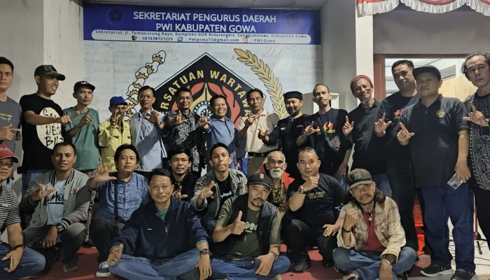  Sekretariat PWI Kabupaten Gowa Gelar lomba domino Herman Taruna juara 1 Minggu (07 /12/ 2025) 