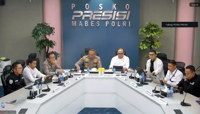 Kapolda Sulsel Pimpin Apel Bersama Personel Polres Maros, Tekankan Profesionalisme dan Dukungan Kebijakan Kapolri