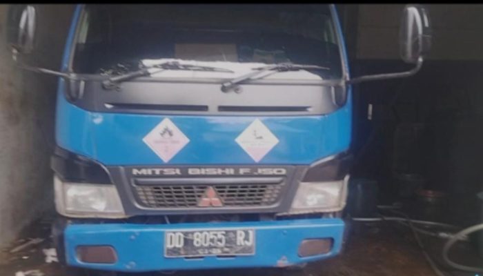 Diduga DD 8055 RJ Mobil Tangki MeLakukan Pengisian BBM Solar Subsidi Ilegal Di Salupao, Palopo (15/1 / 2026)