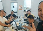 Kunjungan Silaturahmi Hangat di Warkop Lorong Tengah, Sirua Samata. Kelurahan Roman polong kecamatan somba Opu kabupaten Gowa     Tarunanews.di Suasana penuh keakraban terlihat dalam kegiatan silaturahmi yang berlangsung di Warkop Lorong Tengah, wilayah Sirua, Samata. Kegiatan ini dihadiri oleh owner warkop, Sumardin Hariyadi bersama Rusdianto dan rekan-rekan yang turut meramaikan pertemuan tersebut.    Dalam suasana santai namun penuh makna, para peserta silaturahmi saling bertukar pikiran, mempererat hubungan persaudaraan, serta membangun komunikasi yang lebih baik antar sesama. Pertemuan ini menjadi momentum penting untuk menjaga kebersamaan dan memperkuat solidaritas di tengah masyarakat.    Sumardin Hariyadi selaku owner Warkop Lorong Tengah  menyampaikan apresiasinya atas kehadiran Rusdianto dan kawan-kawan. Ia berharap kegiatan seperti ini dapat terus berlanjut sebagai wadah mempererat tali silaturahmi dan kebersamaan.   Sementara itu, Rusdianto juga mengungkapkan rasa terima kasih atas sambutan hangat yang diberikan. Ia menilai bahwa silaturahmi seperti ini sangat penting dalam menjaga hubungan baik serta menciptakan suasana yang harmonis di lingkungan sekitar.    Kegiatan ditutup dengan bincang santai dan kebersamaan yang semakin mempererat hubungan antar peserta yang hadir.   Herman taruna melaporkan dari kabupaten Gowa Sulawesi Selatan
