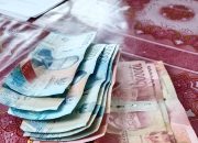 Kades Cakura Takalar diduga pungli Rp50 Ribu Saat Terima Sembako. Rabu / 13 / Mei / 2026