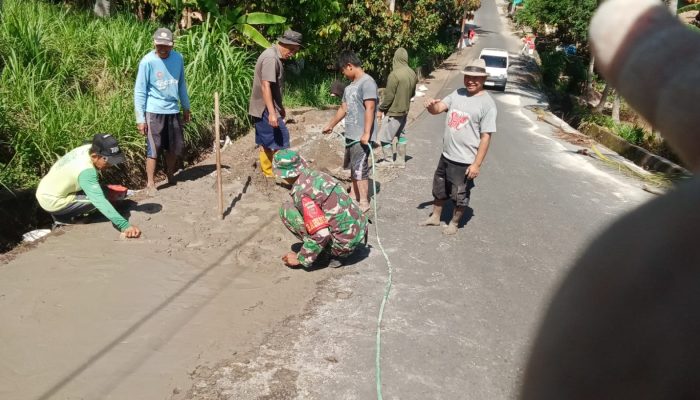 Aksi Nyata Kepala Dusun Erasayya: Gunakan Dana Pribadi Perbaiki Jalan Provinsi Demi Keselamatan Pengendara